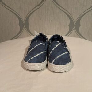 Carter’s sneakers, size 7, blue and white